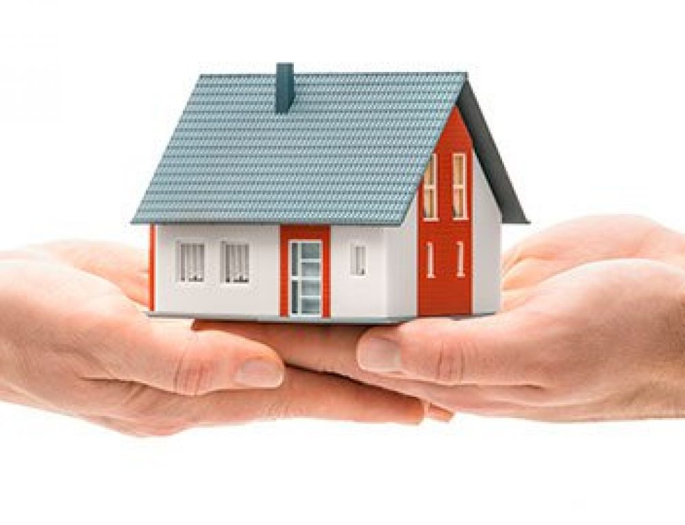 Has property. двухэтажные таунхаусы. Has property. человек в доме.